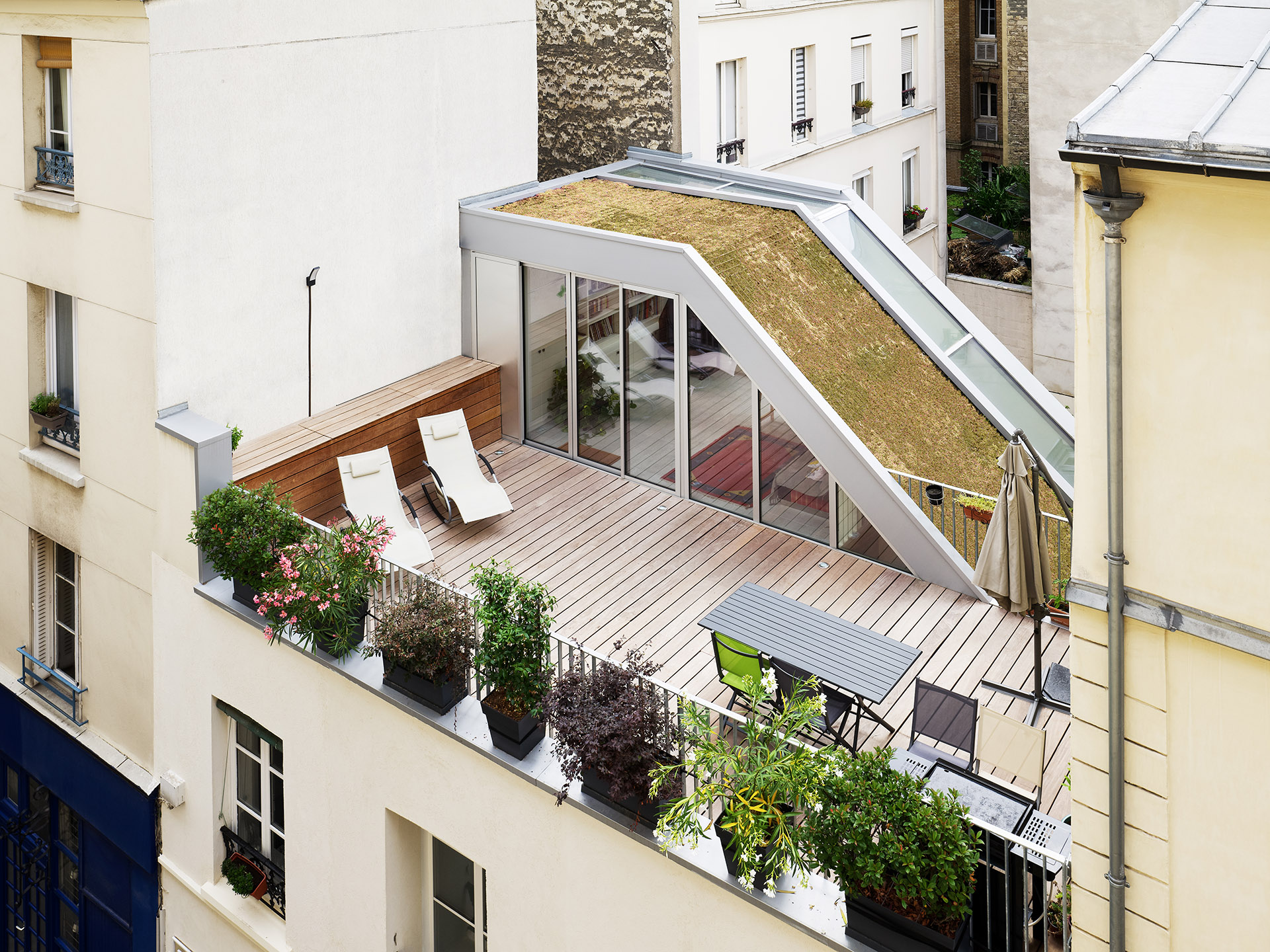 The roof terrace, an exclusive environment to experience the seasons in the heart of France