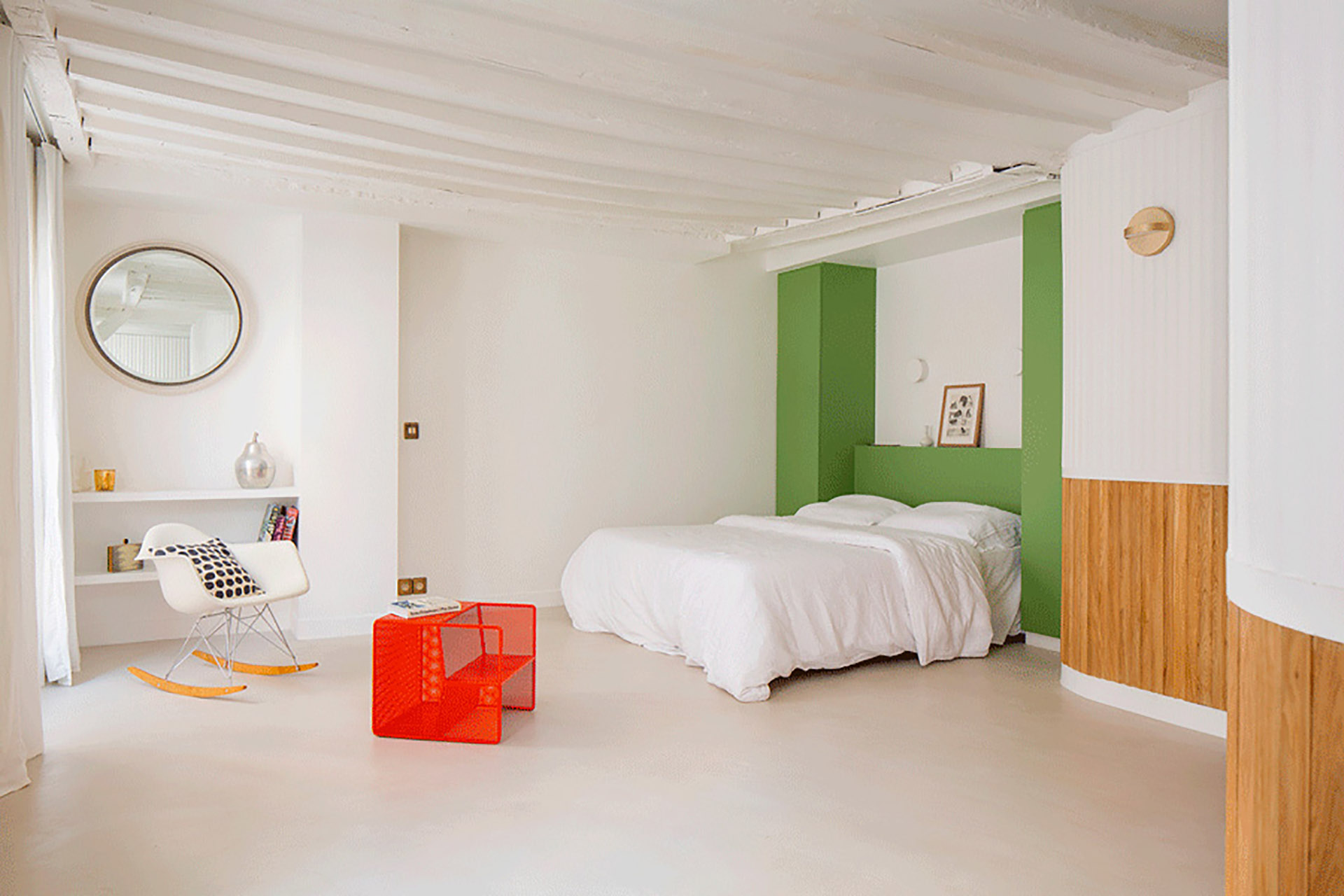 The renovation of a pied-à-terre in Paris adds light and functionality to an old building
