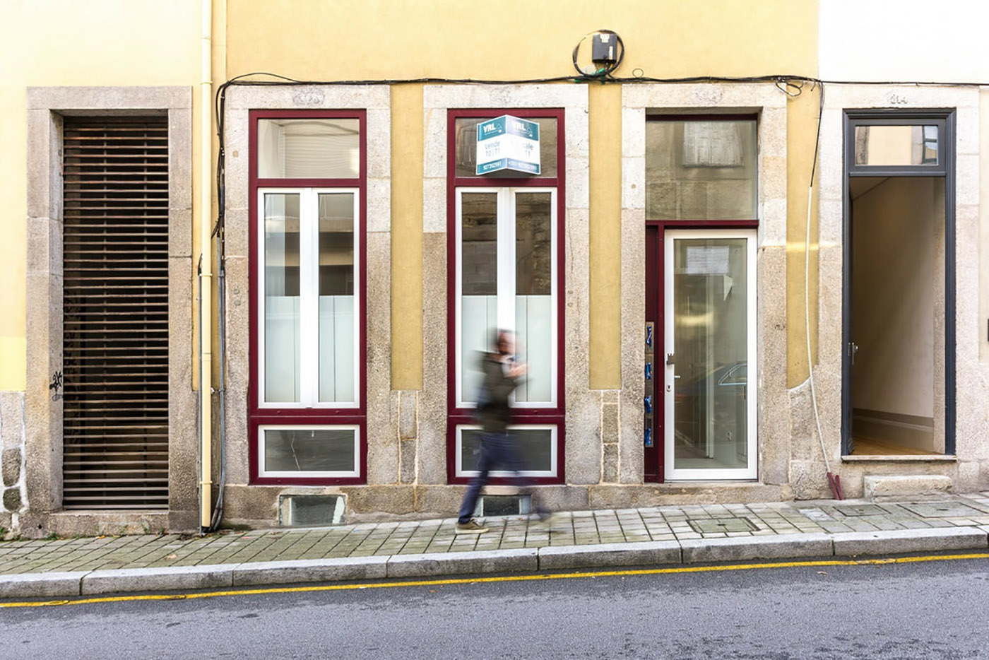 Renovation of an old house in the center of Porto, the challenge for the privacy and for the light