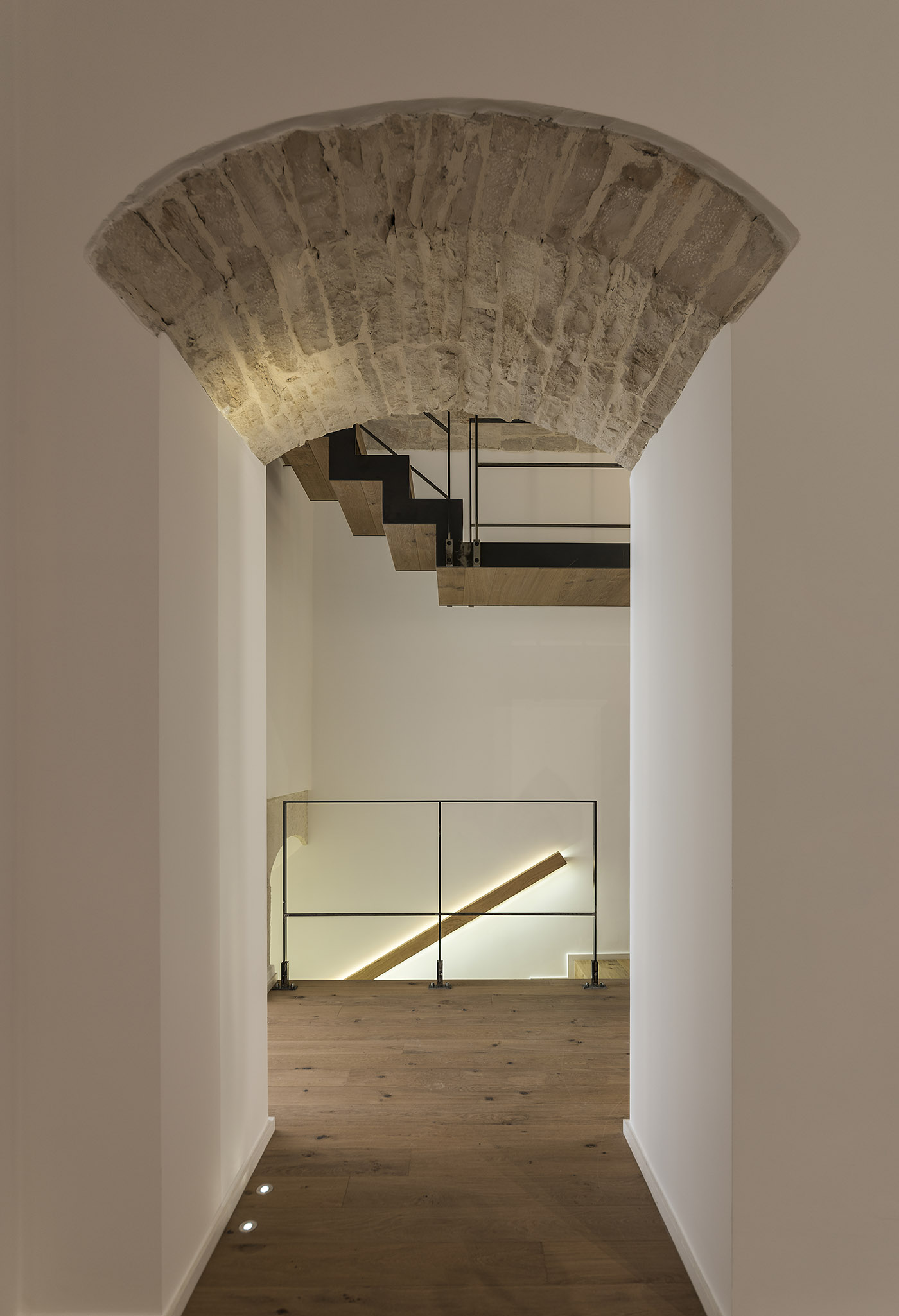 An historical apartment in the area of Bari takes a new dimension thanks to a simple and sophisticated mood-board