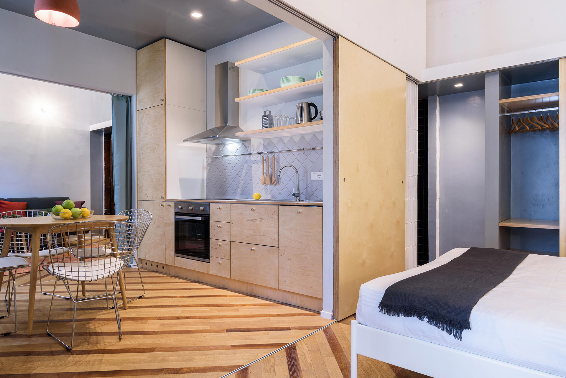 Micro-living in continuous transformation: 