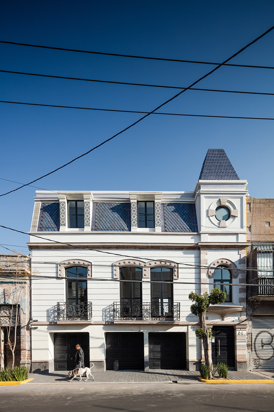 Mar Mediterráneo 34: a new materialityregeneratestheeclectic French-stylespaces