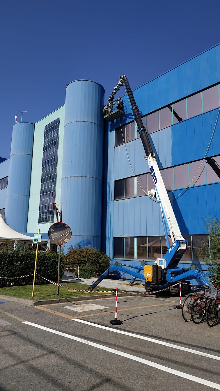 Restyling della facciata di STMicroelectronics. Primer nanotecnologici regalano nuova vita al colore