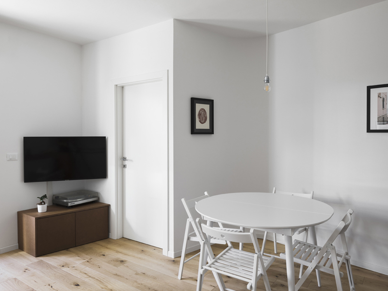 Opening of the corridor towards the living area