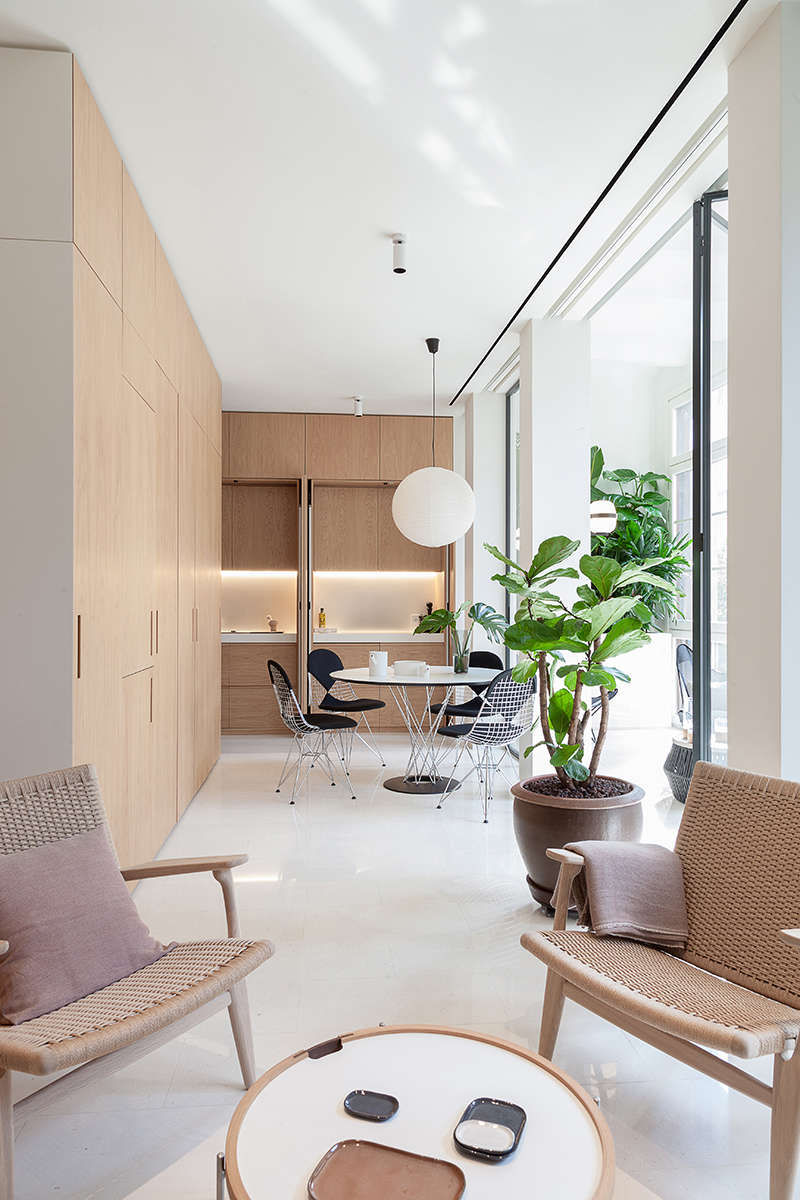 veranda with white floor and white fixtures