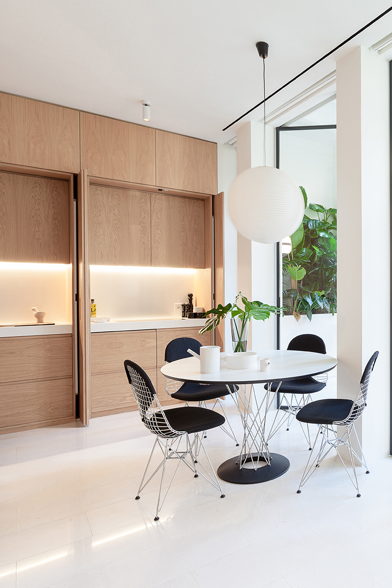 veranda with white floor and white fixtures