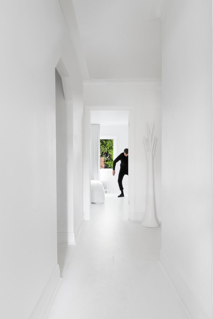 The total white corridor with works of art