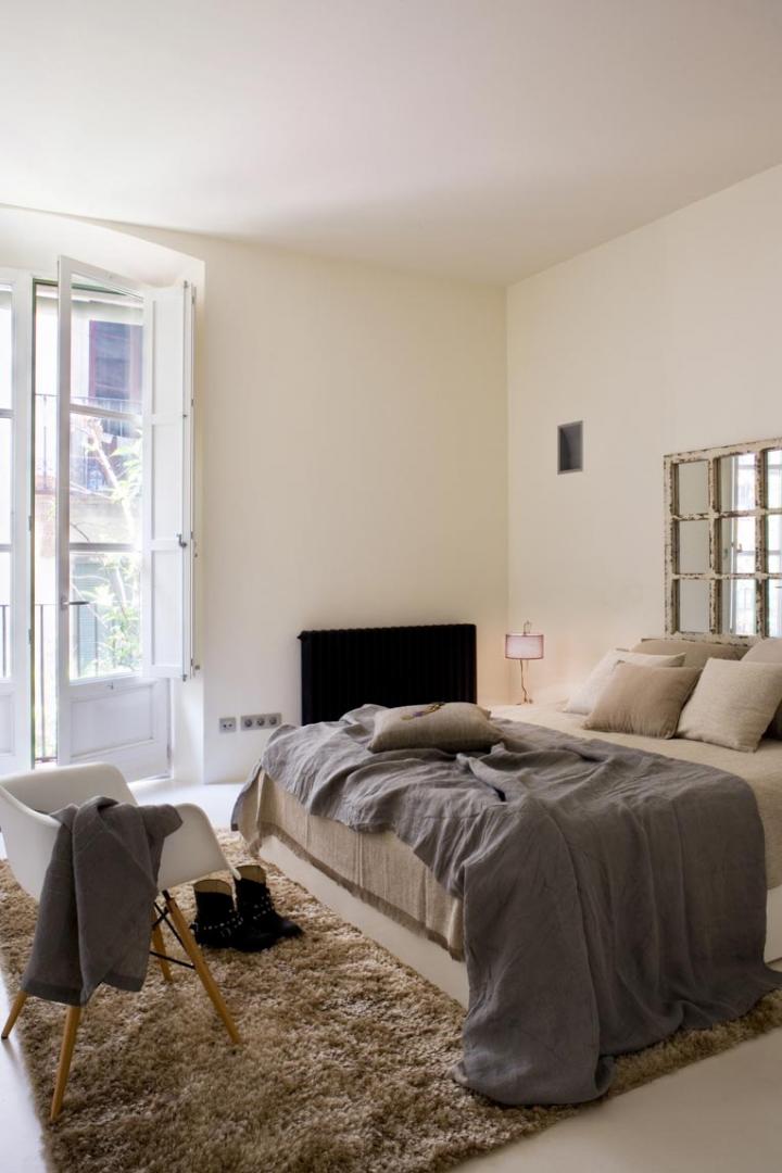 White for the floor and black for the window frames