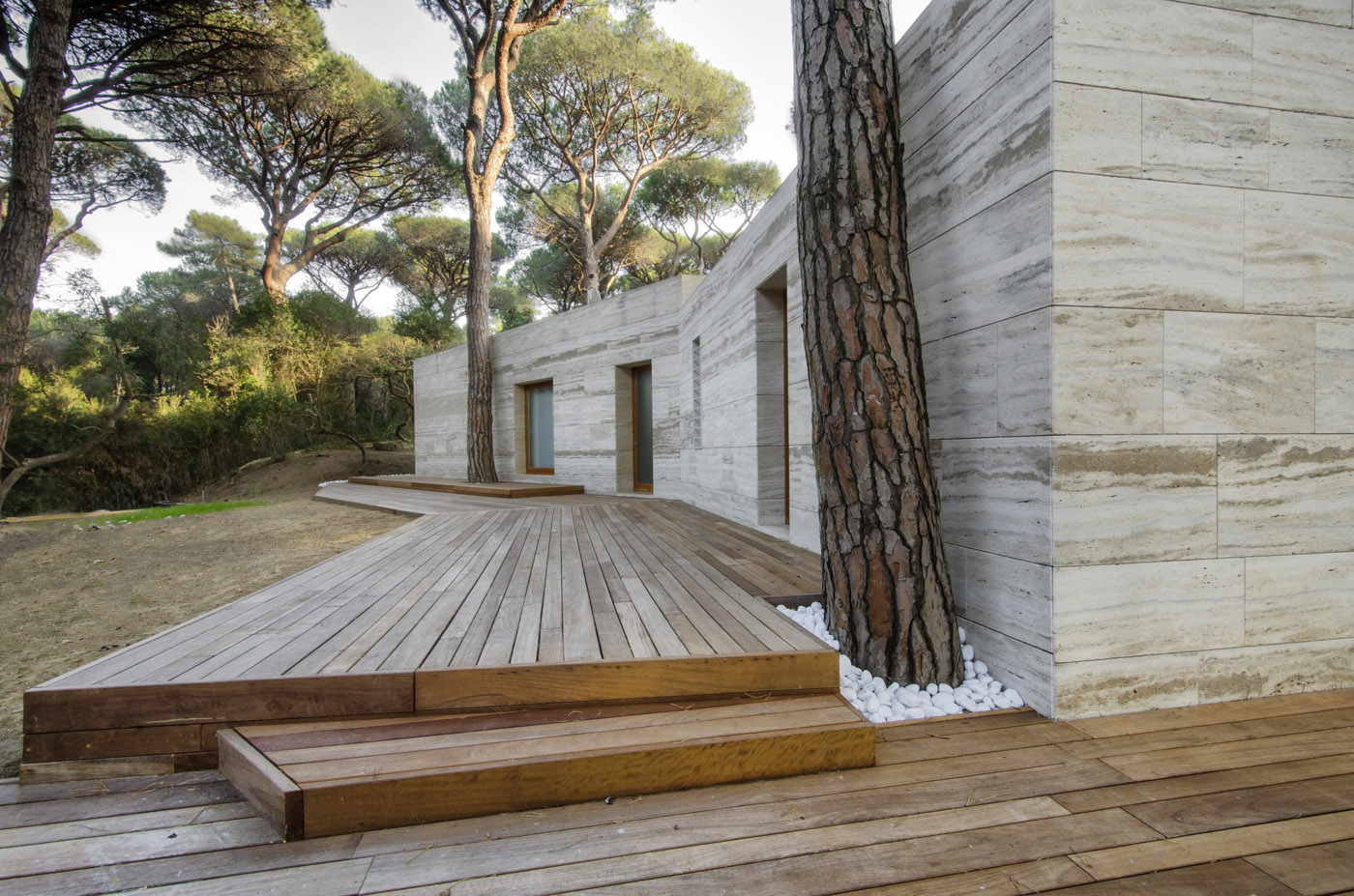 Residenza estiva rivestita in travertino
