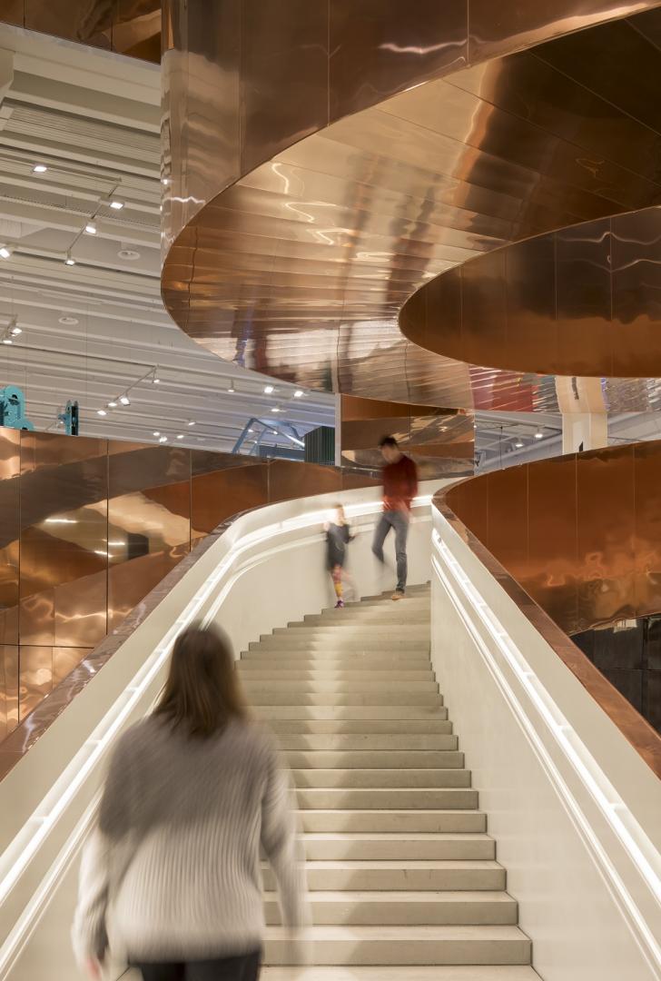 Spirale de métal pour un musée