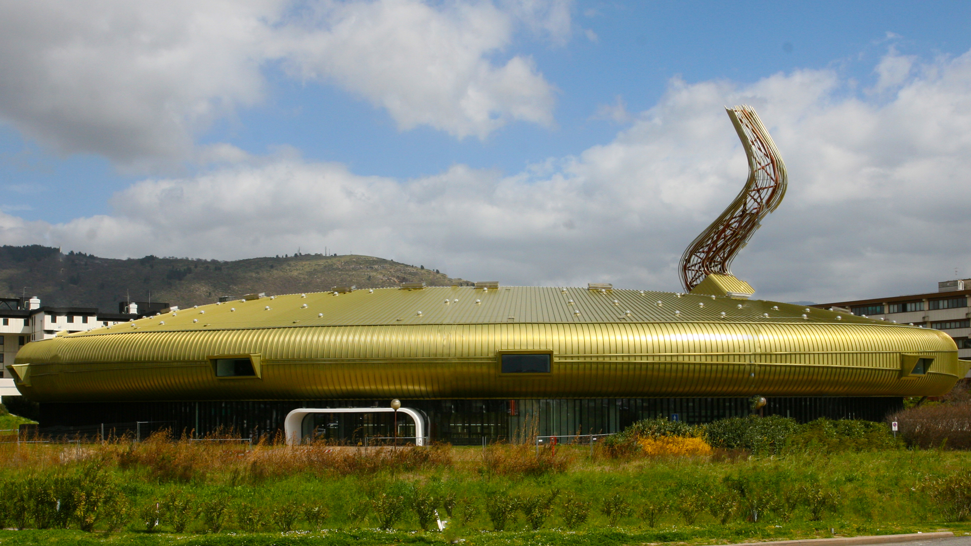 Exhibition pavilion with plays of light and shadows