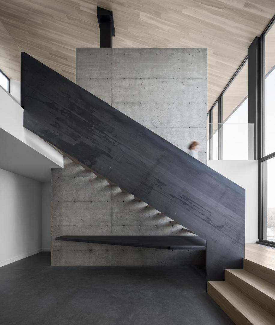 Wooden and concrete hall body