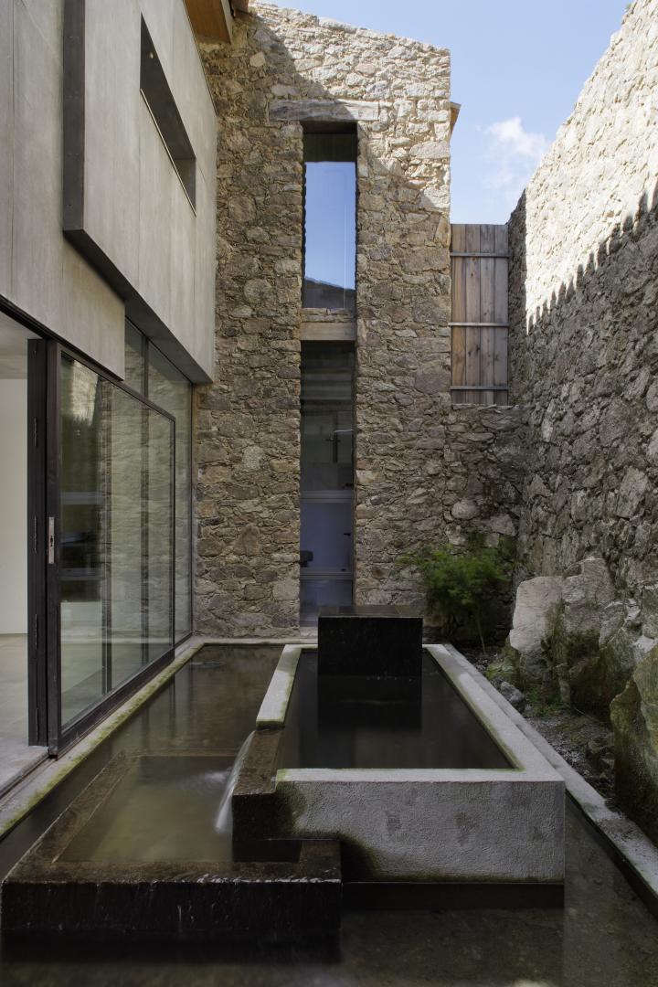 Edificio nella natura