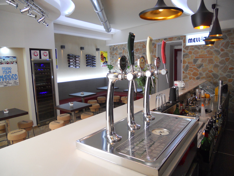 Bar dalle linee classiche
