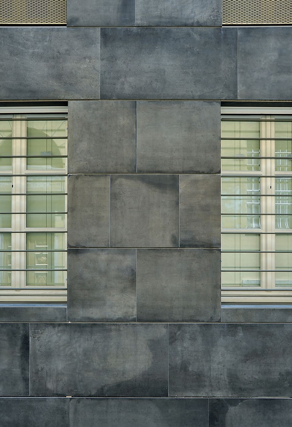 Finestra con balcone