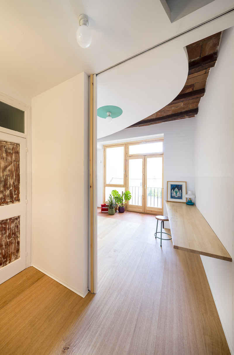 open space brick ceiling with continuous counterceiling wooden floor