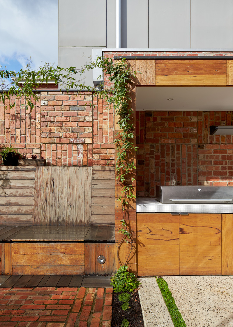 Maison en briques avec terrasse