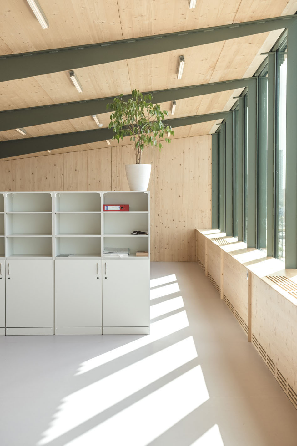 Industrial building for offices