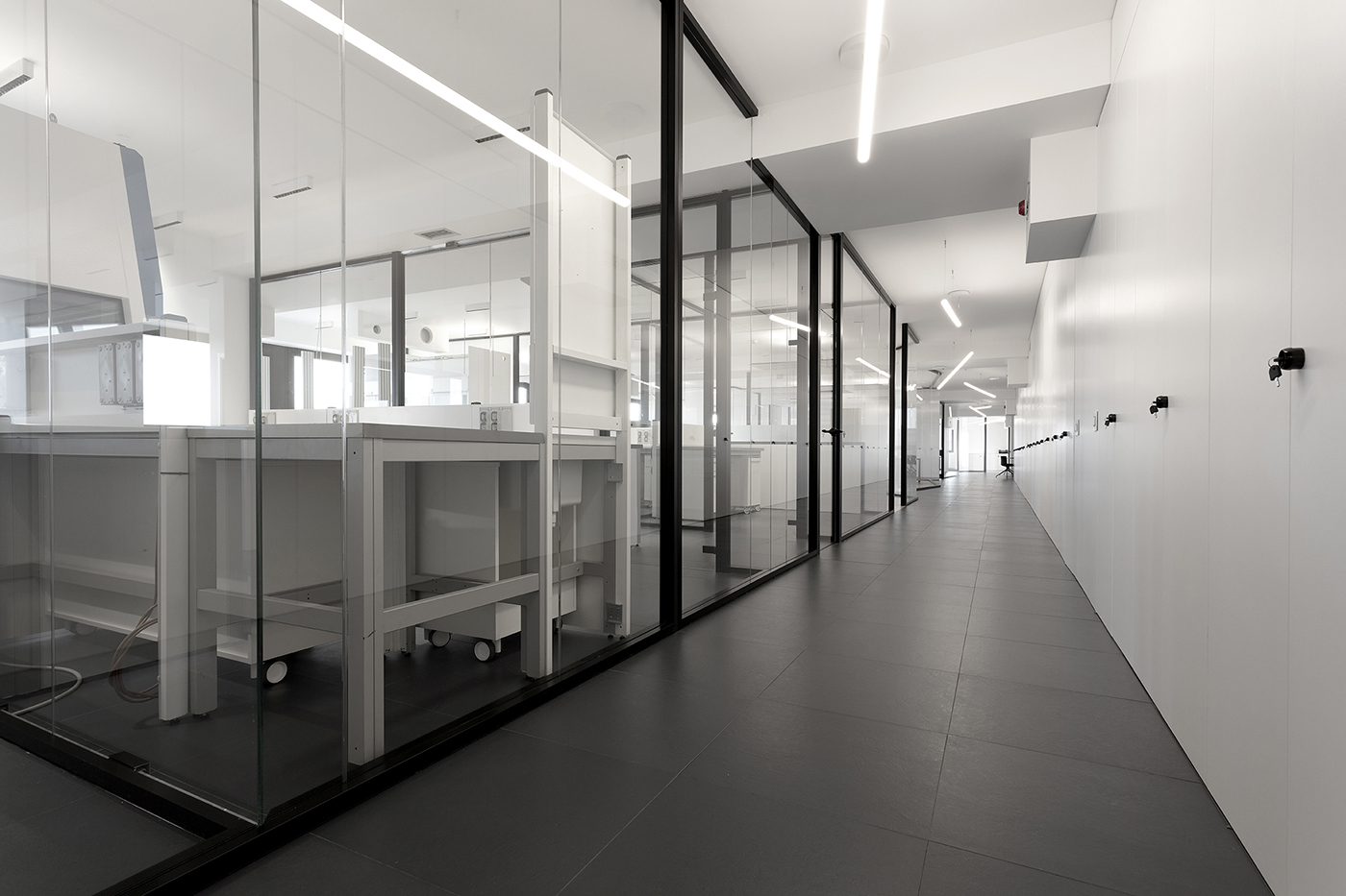 iris ceramica ufficio divisori vetrati Active Clean Air & Antibacterial Ceramic