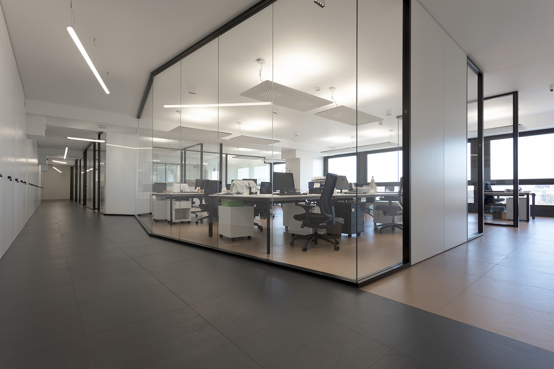 iris ceramica ufficio pareti vetrate Active Clean Air & Antibacterial Ceramic