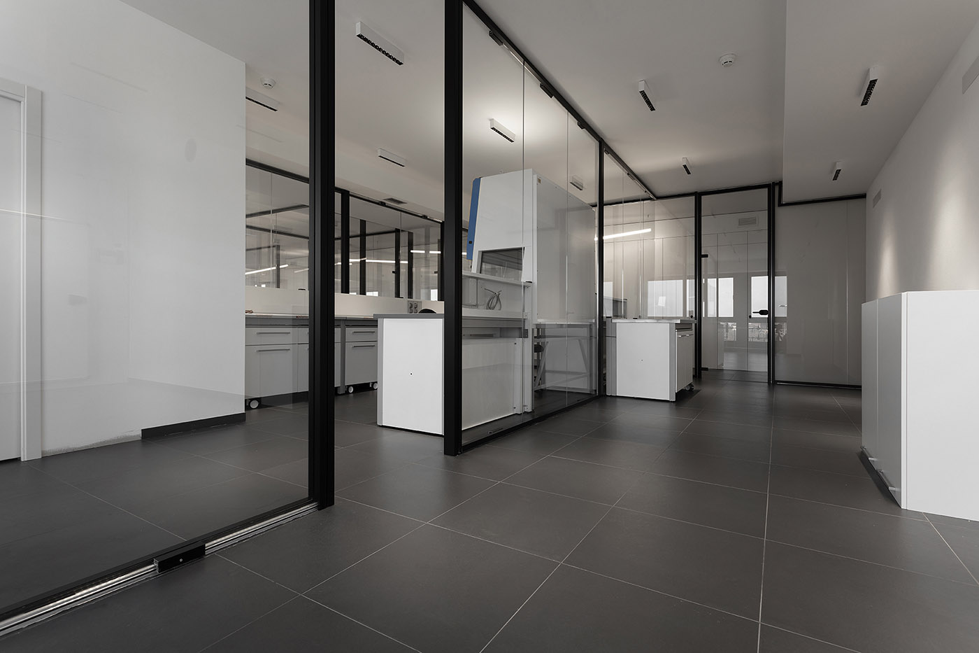iris ceramica ufficio divisori vetrati Active Clean Air & Antibacterial Ceramic
