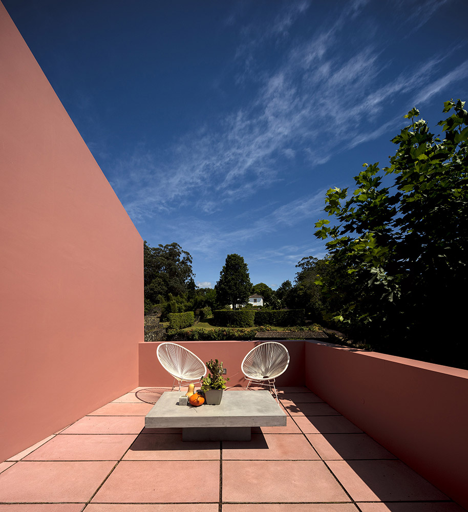 Pink house with view