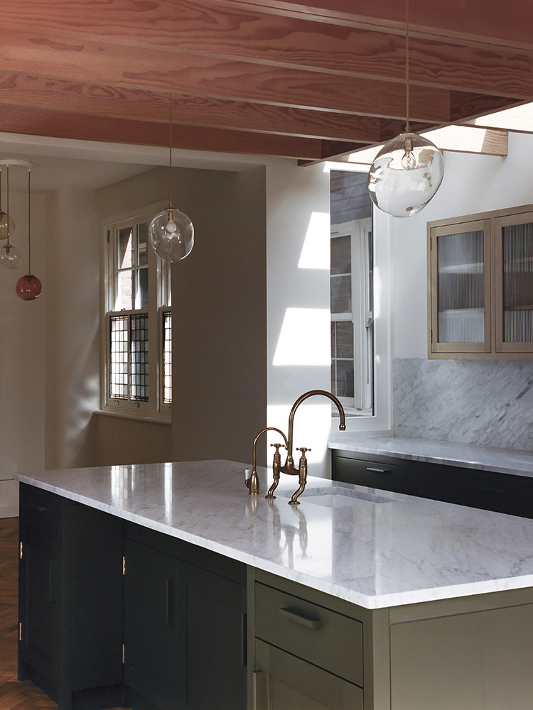 Island kitchen green and wooden roof