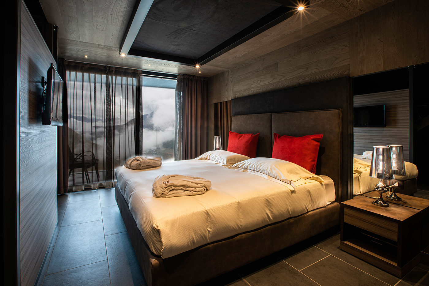 Hotel Re delle Alpi with Ariostea cladding