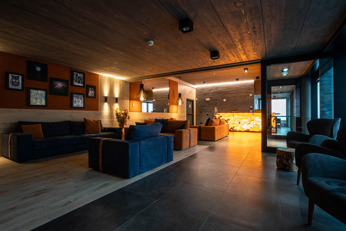 Hotel Re delle Alpi with Ariostea cladding