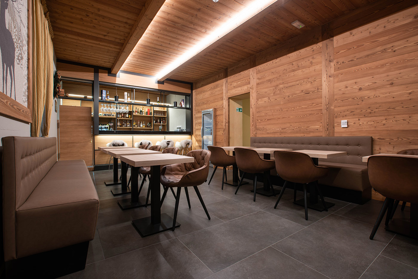 Hotel Re delle Alpi with Ariostea cladding
