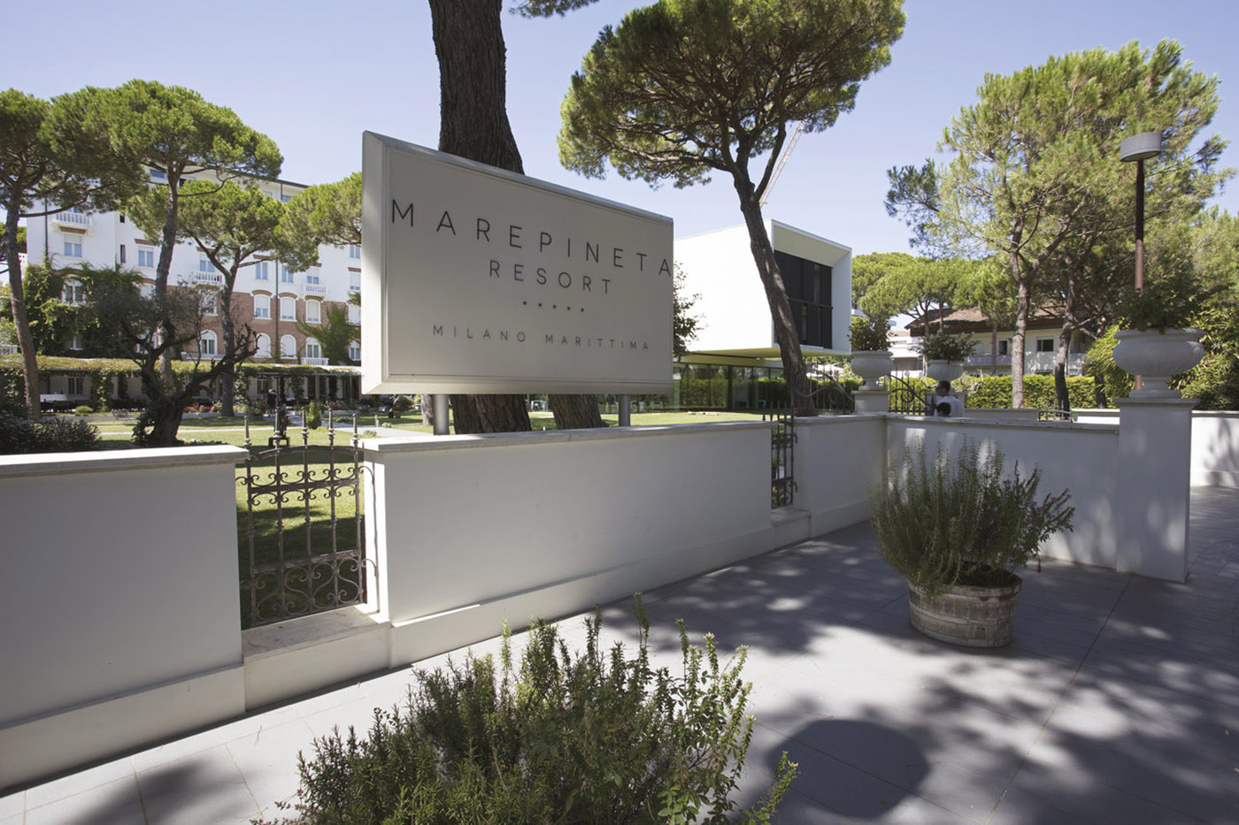 MarePinetaResort in Milano Marittima with Friandre's slabs