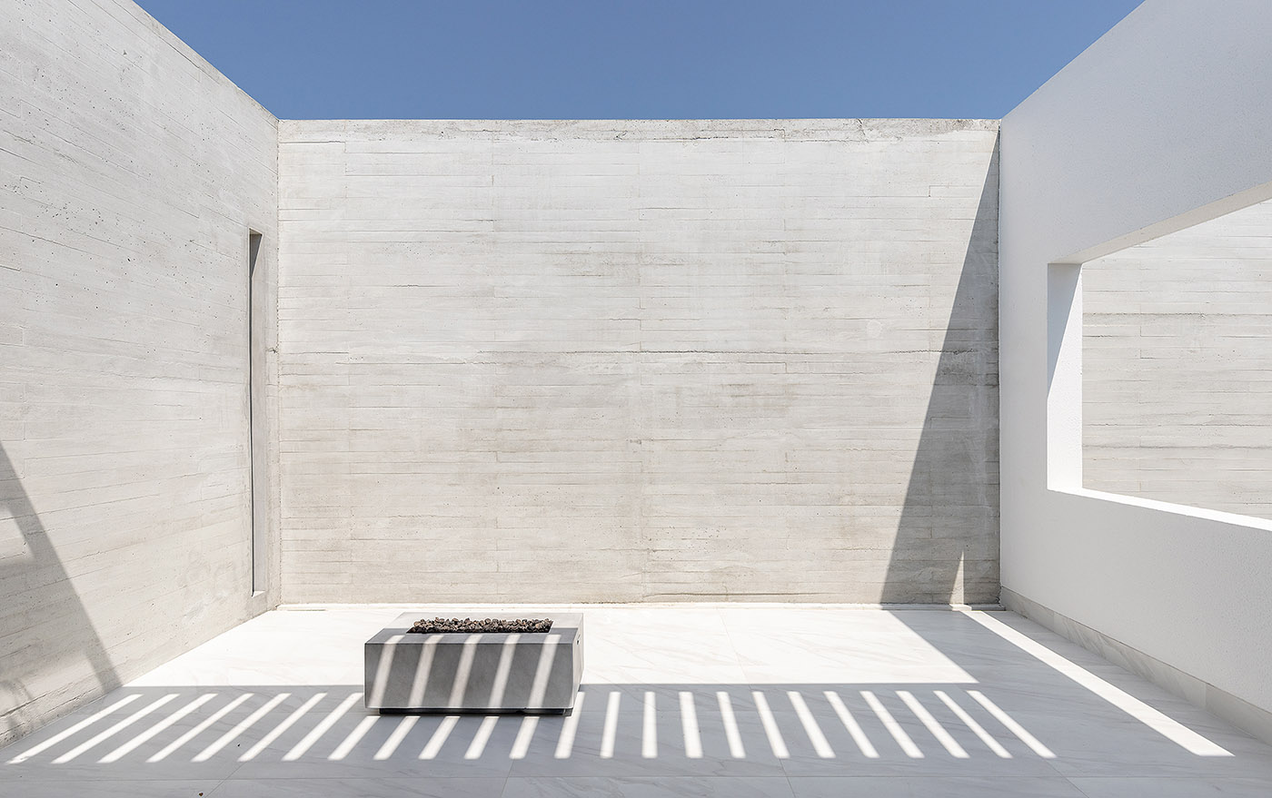 Casa Mocoli: a fascinating sculpture with purist lines for an encounter with yourself