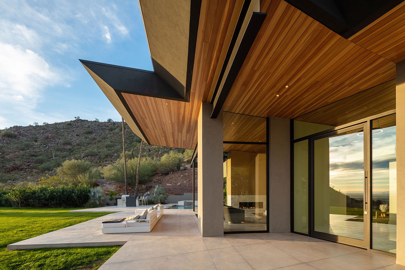 Cholla Vista: A monumental canopy with angled ceilings overlooking Paradise Valley