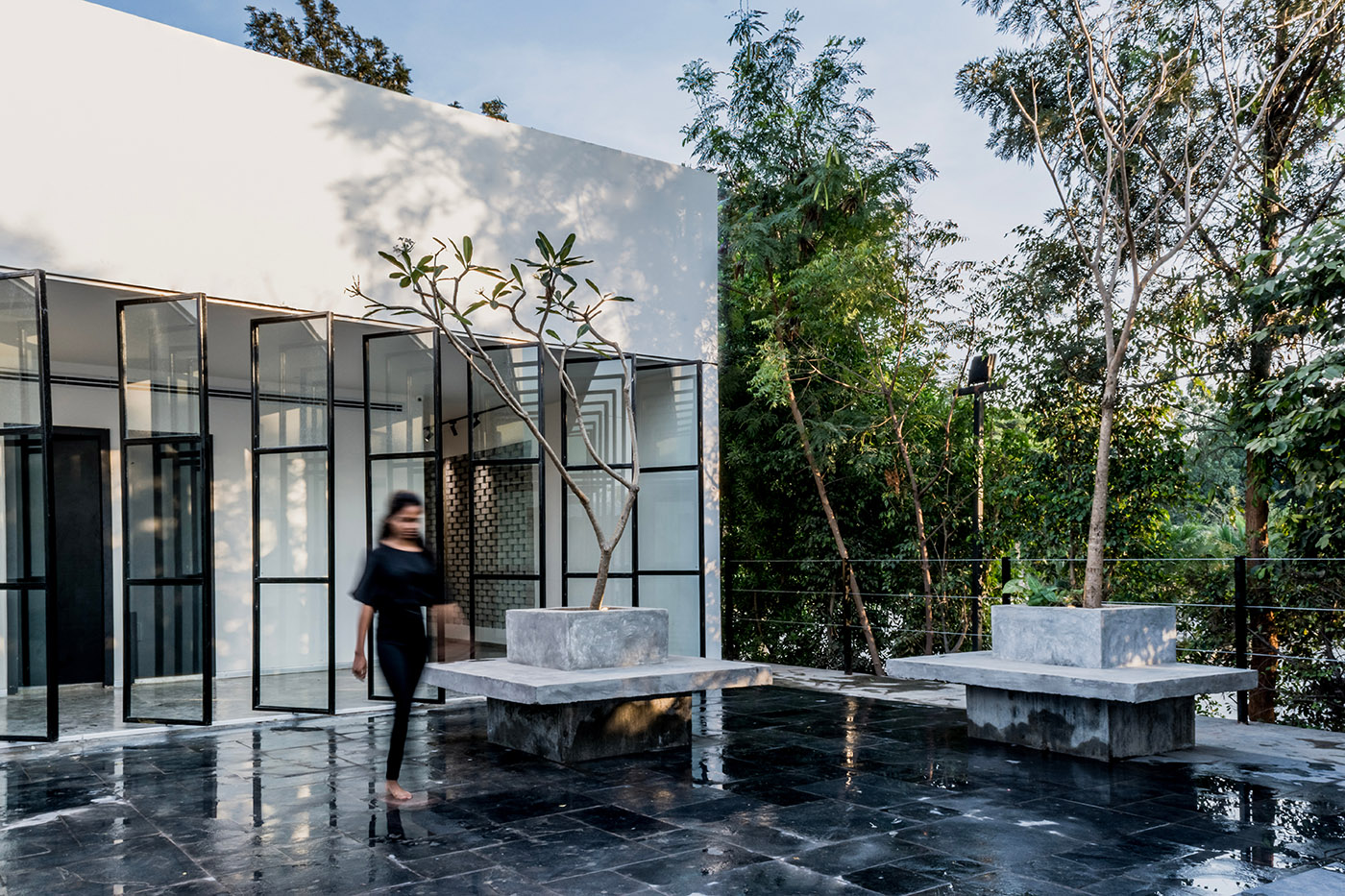 Myst Salon and Spa, from the tradition of the first Indian barber shops, a wellness experience among the foliage and the design