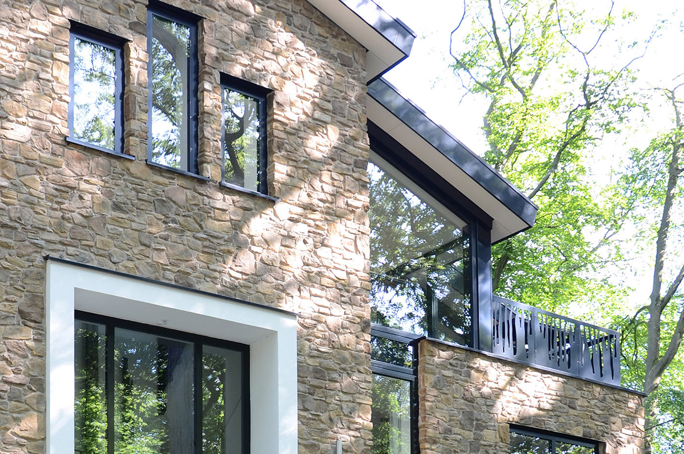 Chalet Loolaan in ecological stone, a rural architecture in a contemporary key nestled among the Dutch castles