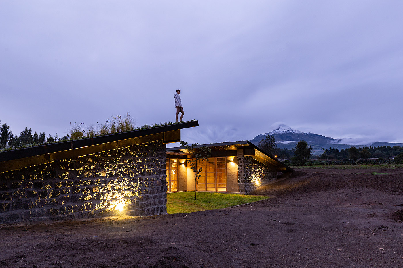 Casa Patios: an architecture made of soil and eucalyptus within and under the ecuadorian countryside