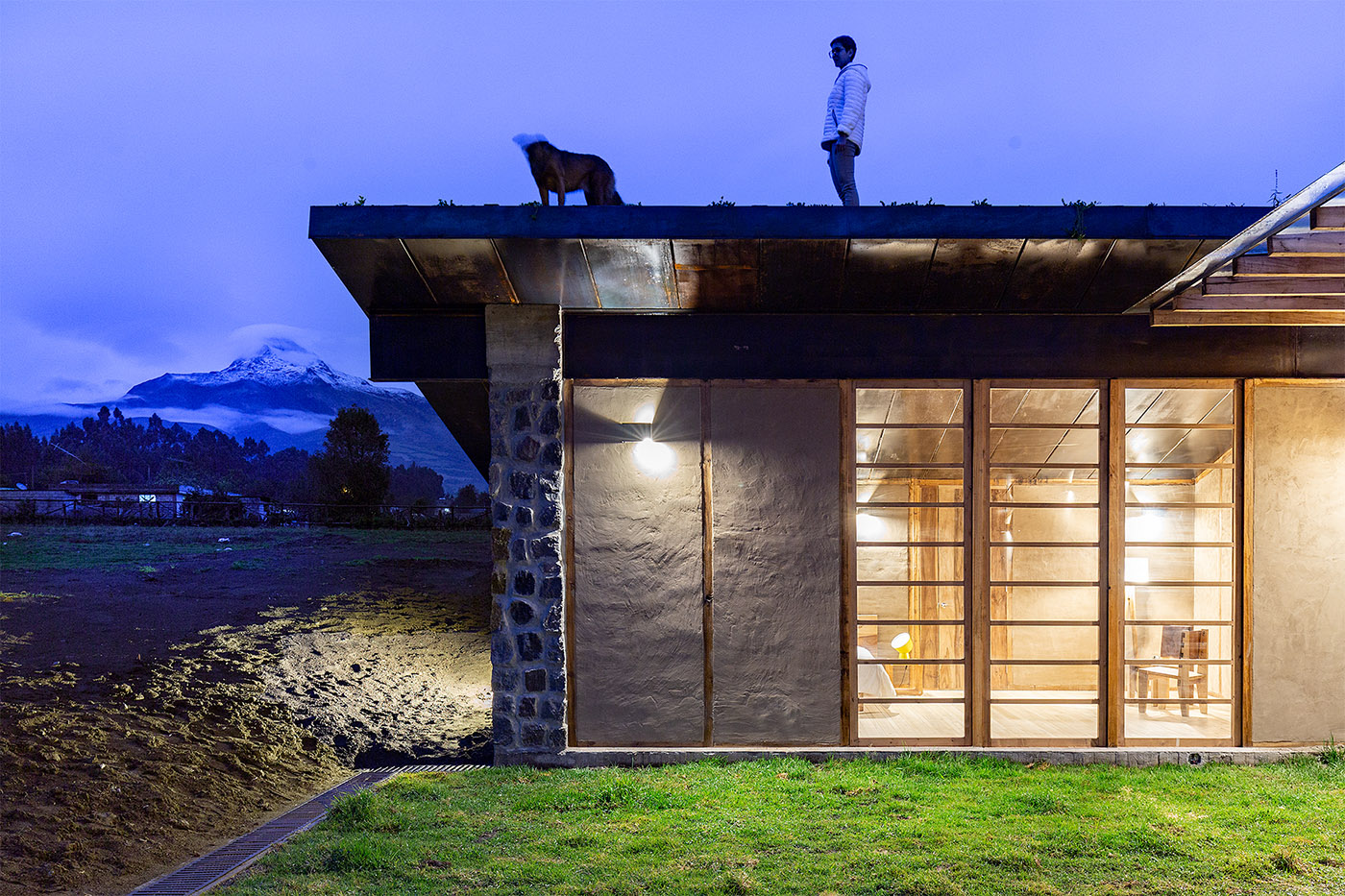 Casa Patios: an architecture made of soil and eucalyptus within and under the ecuadorian countryside