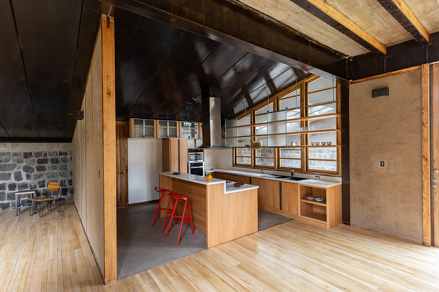 Casa Patios: an architecture made of soil and eucalyptus within and under the ecuadorian countryside