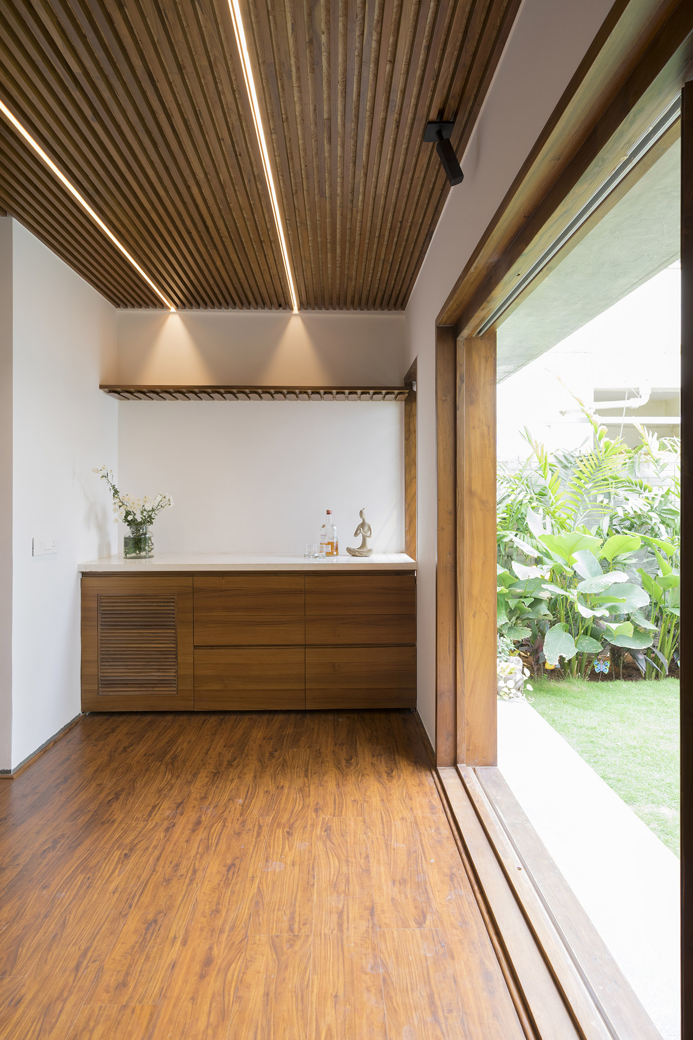 Courtyard House, from the traditional Indian court house in Madras, a place that embraces both nature and family