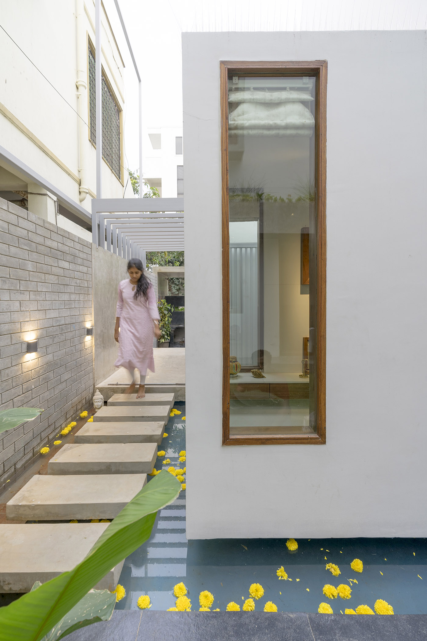 Courtyard House, from the traditional Indian court house in Madras, a place that embraces both nature and family