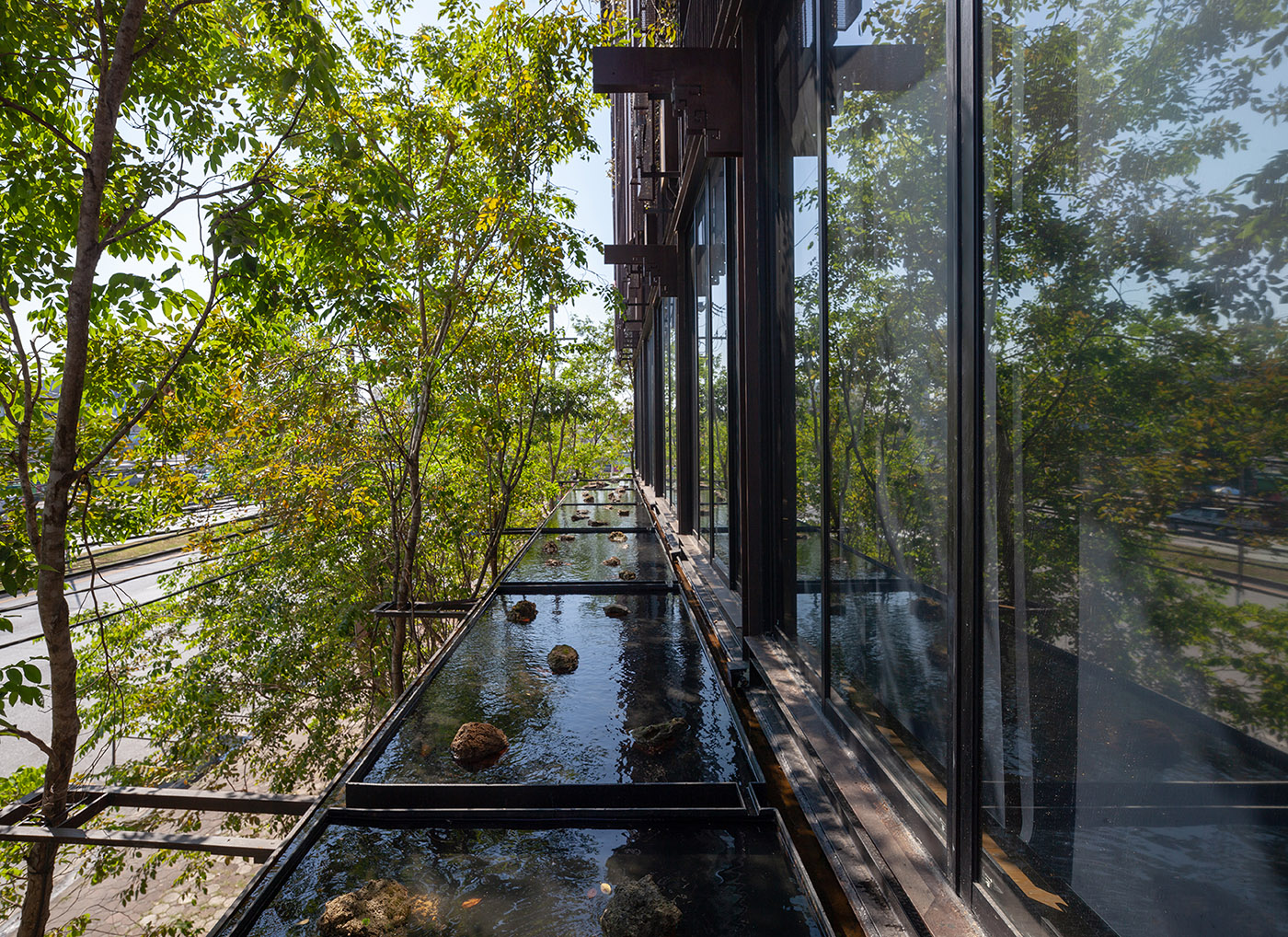Green and red interiors for the Oui J'aime Hotel, an echo of Chinese tradition