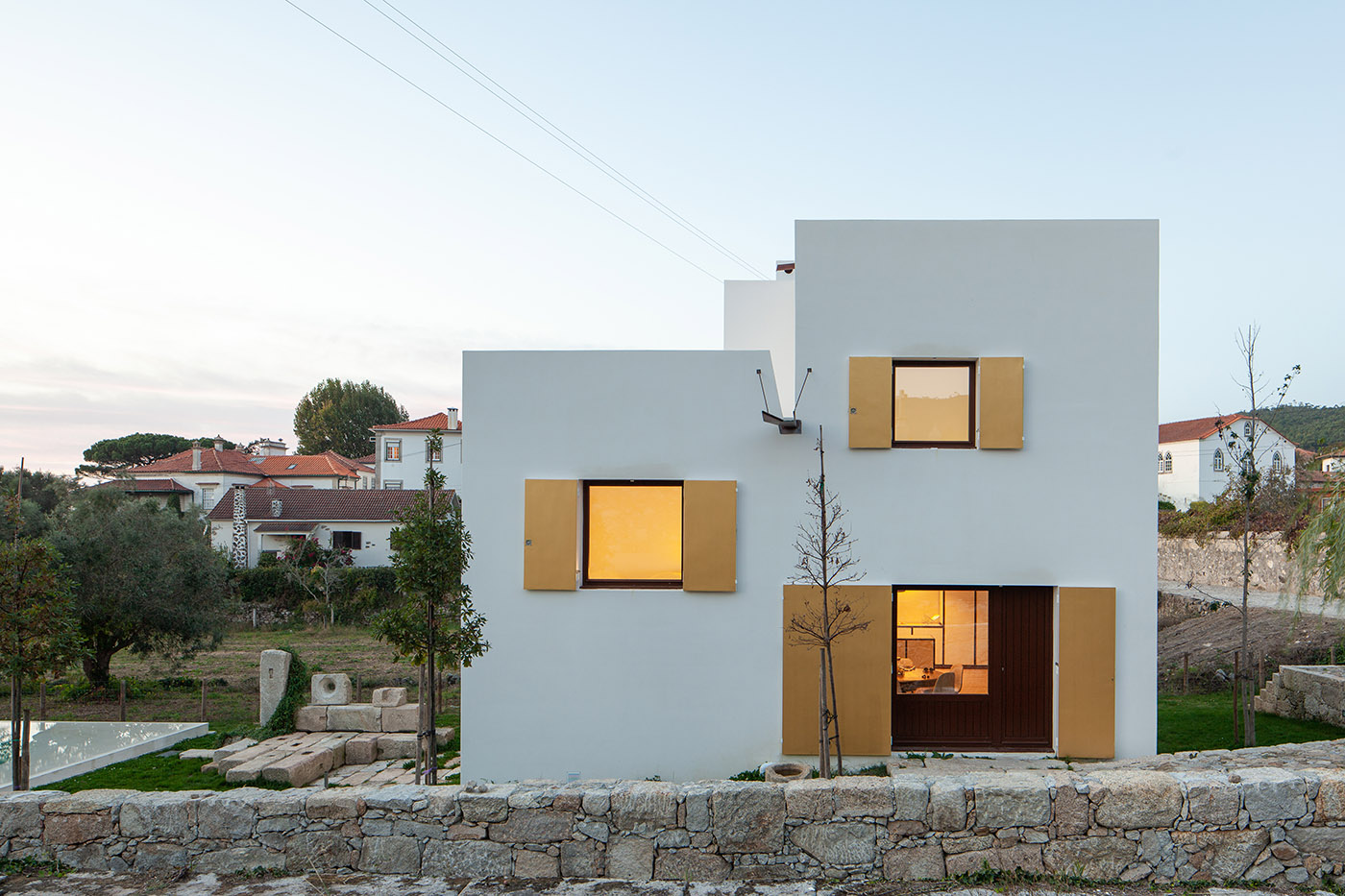 Casa em Afife. Minimalist architecture designed to blend in with the natural slopes of the land