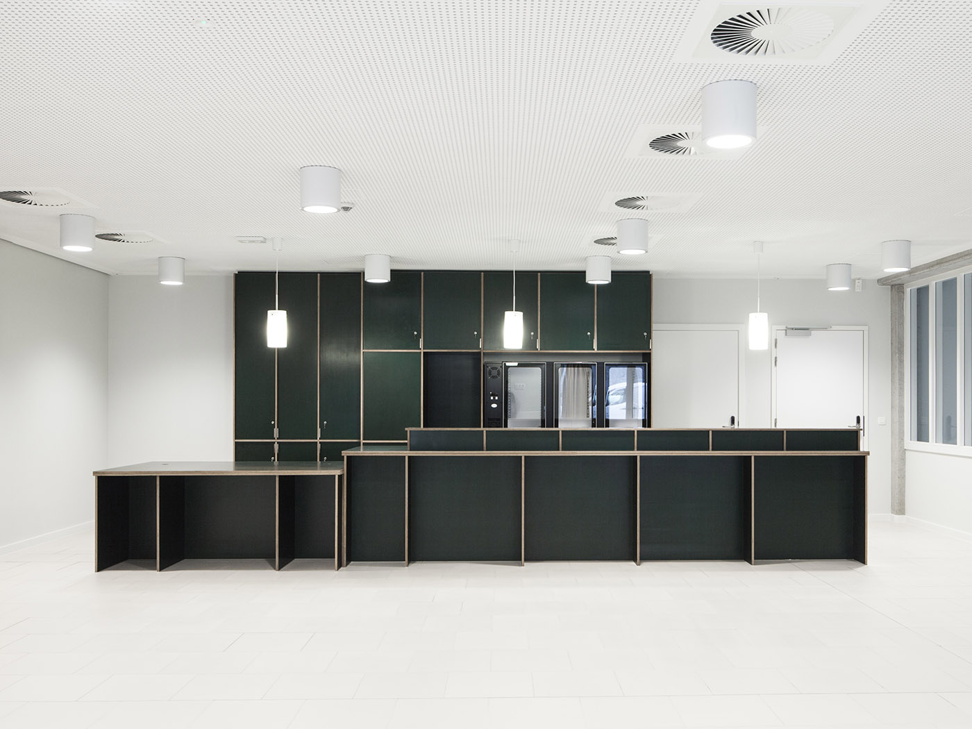 Lendrik. A building that houses citizen services while redefining the transition between public and private space