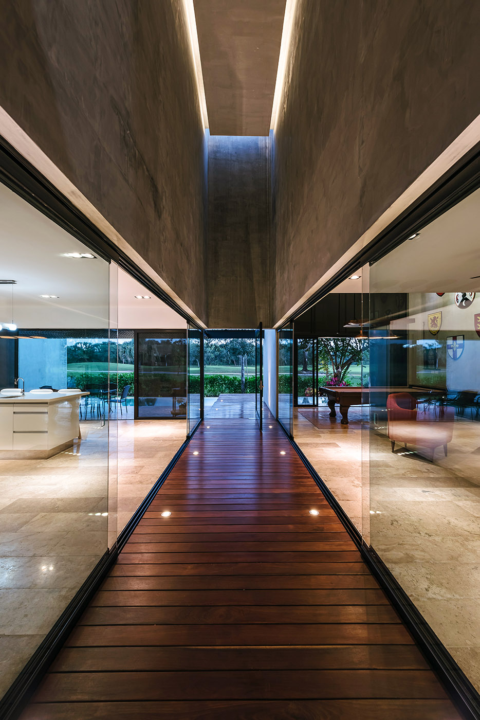 Winter House: a dance of different colors in the middle of unspoiled nature