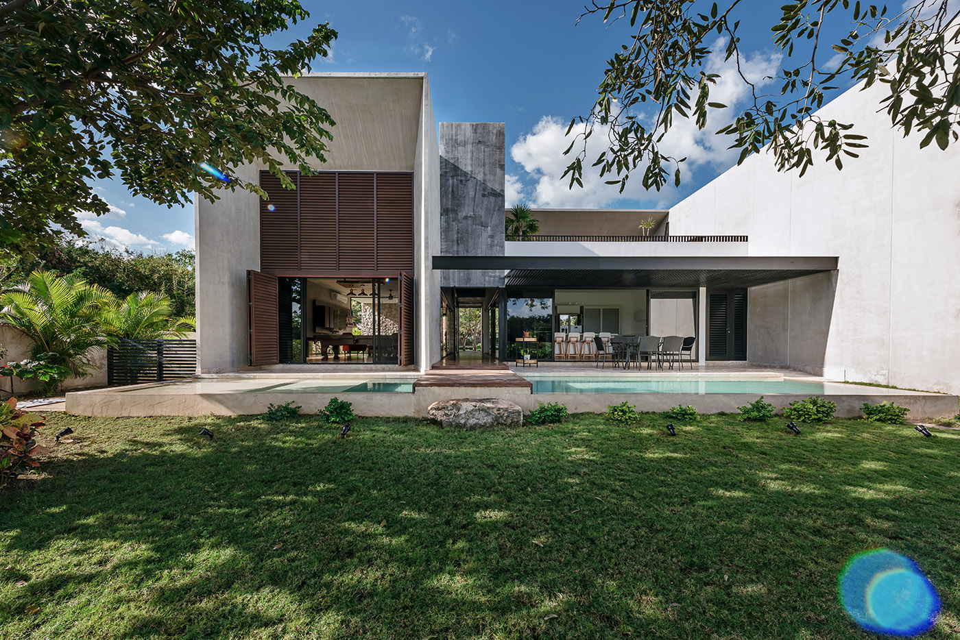Winter House: a dance of different colors in the middle of unspoiled nature