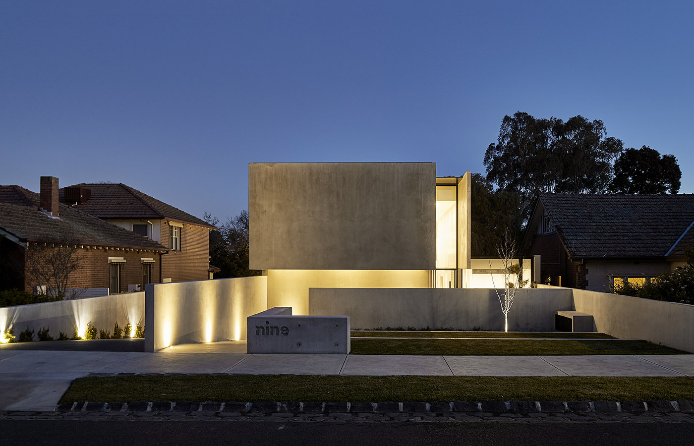 Salmon Avenue, an architecture designed as a manifesto to represent the beauty of raw concrete
