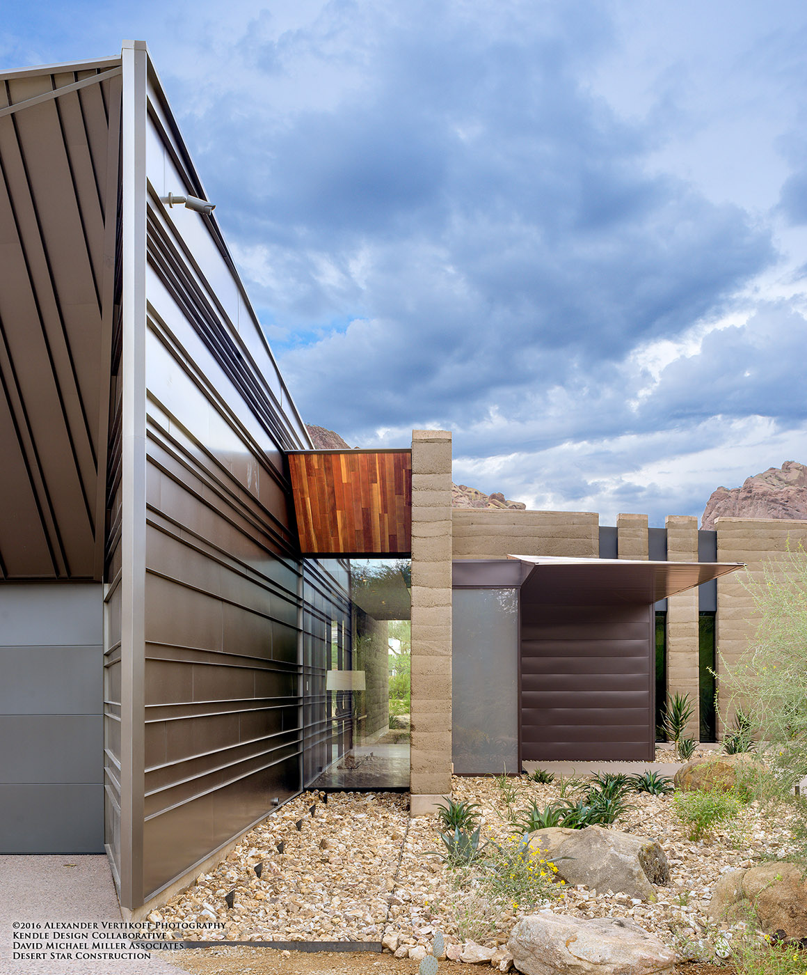 Playful collection of organic shapes in the desert: Dancing Light Residence