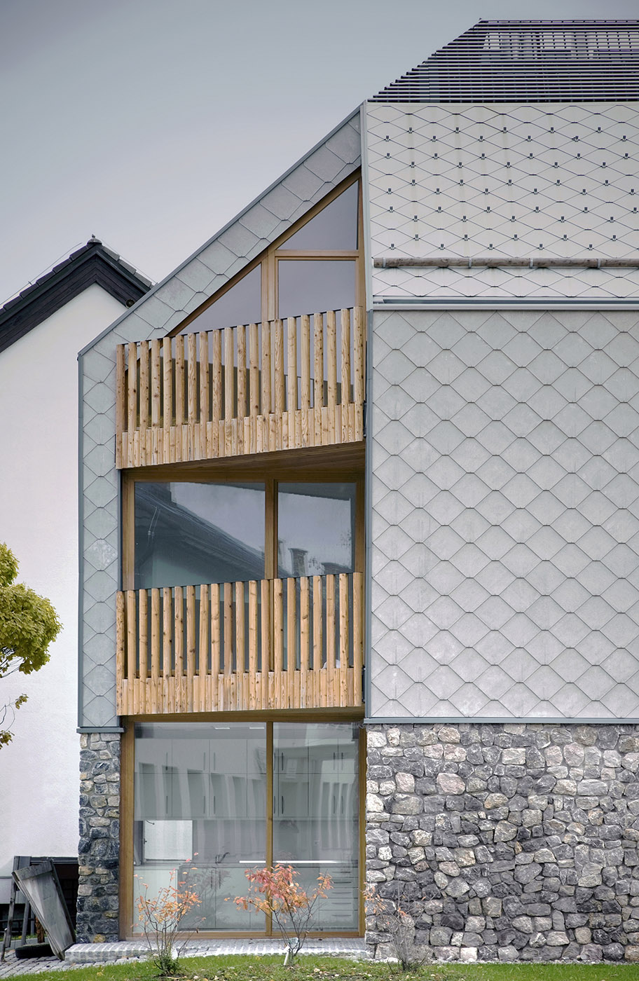 Alpine Sky Apartments, association de bois et de métal pour le complexe touristique en haute altitude