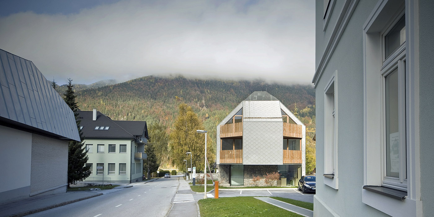 In the Austrian Alps, wood and metal combine to perfection to give life to Alpine Sky Apartments