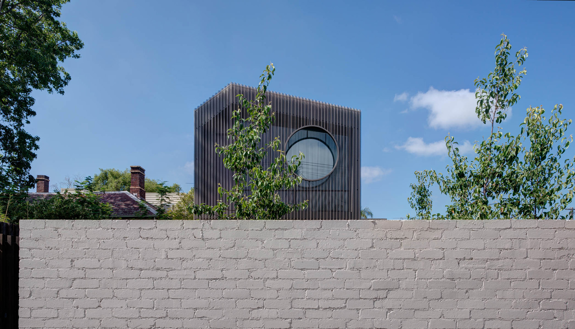 A choreography of structures narrates the Stepping Stone House